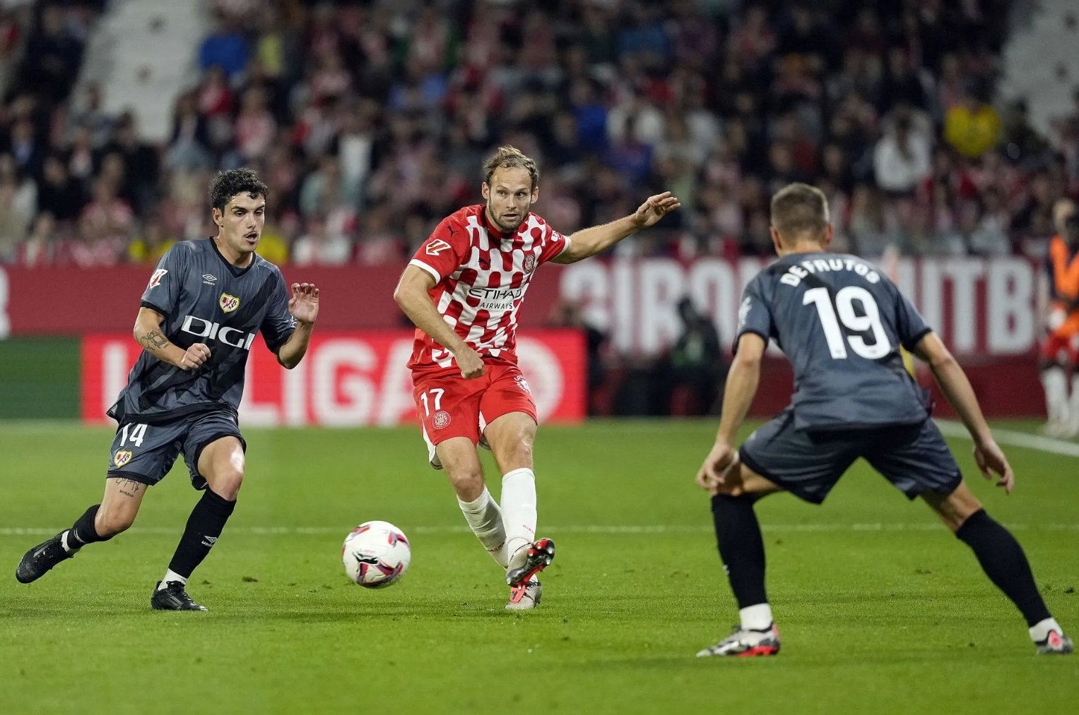 德罗巴在巴塞罗那比赛中战术调整，势不可挡引发热议！的简单介绍JIUYOU GAME